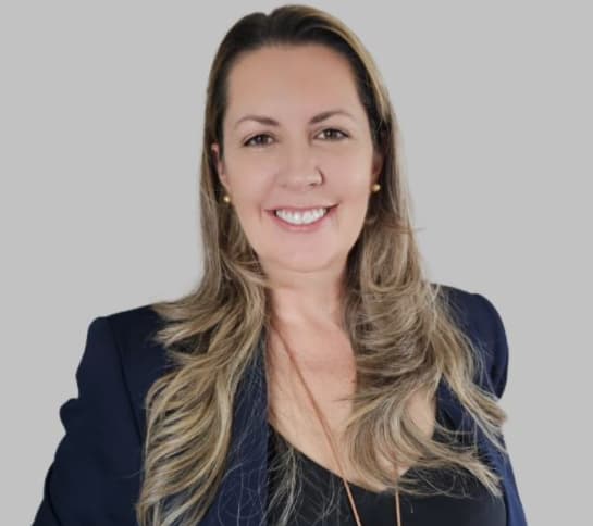 Cláudia do Carmo de Stefani